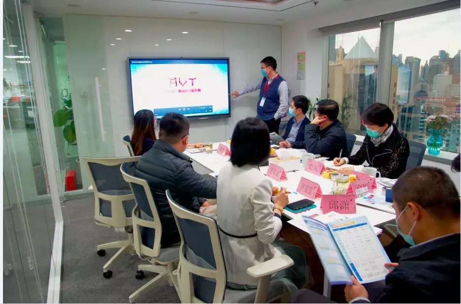 上海市药监局局长闻大翔一行莅临艾伟拓调研