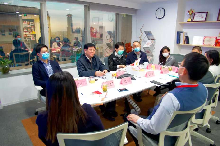上海市药监局局长闻大翔一行莅临艾伟拓调研