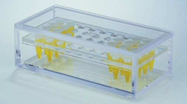 Micro-centrifuge rack box for β-emitters