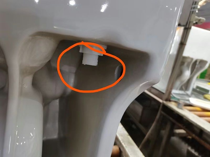 马桶坐便器的外螺纹进水口