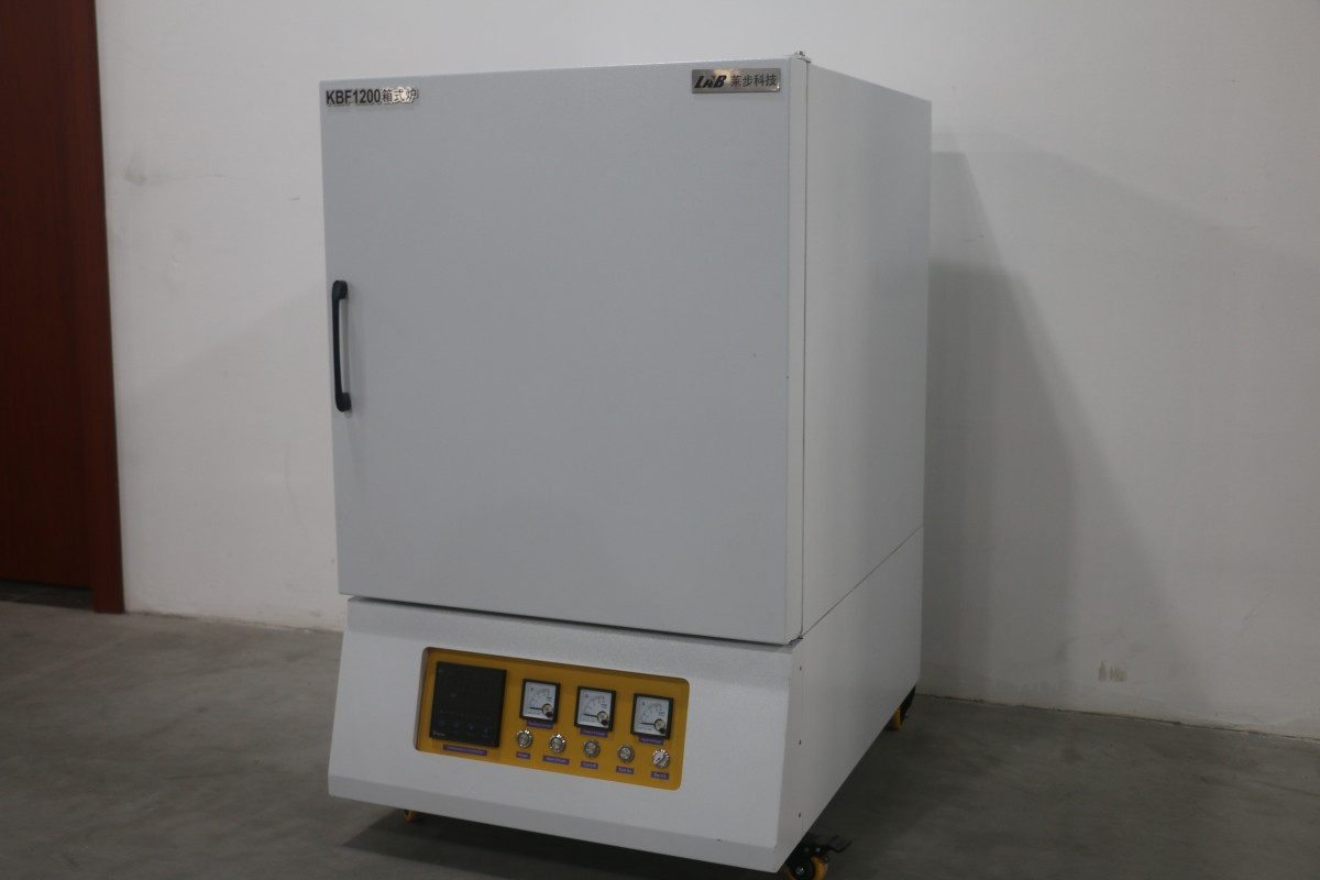 KBF1400箱式炉图片