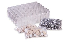 样品瓶工具包,钳口,顶空,透明,20 mL,银色铝质盖,带有安全释压装置,经认证,平底,模塑PTFE/黑色丁基橡胶隔垫,100/包图片