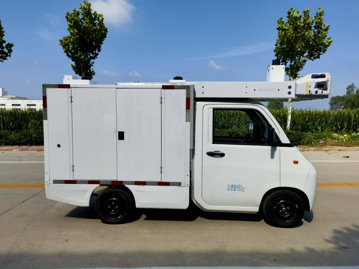 自动驾驶物流配送采集车与线控底盘图片
